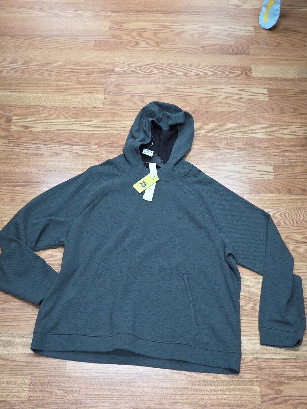 New with tag, all in motion, heavy, pull over size x x l